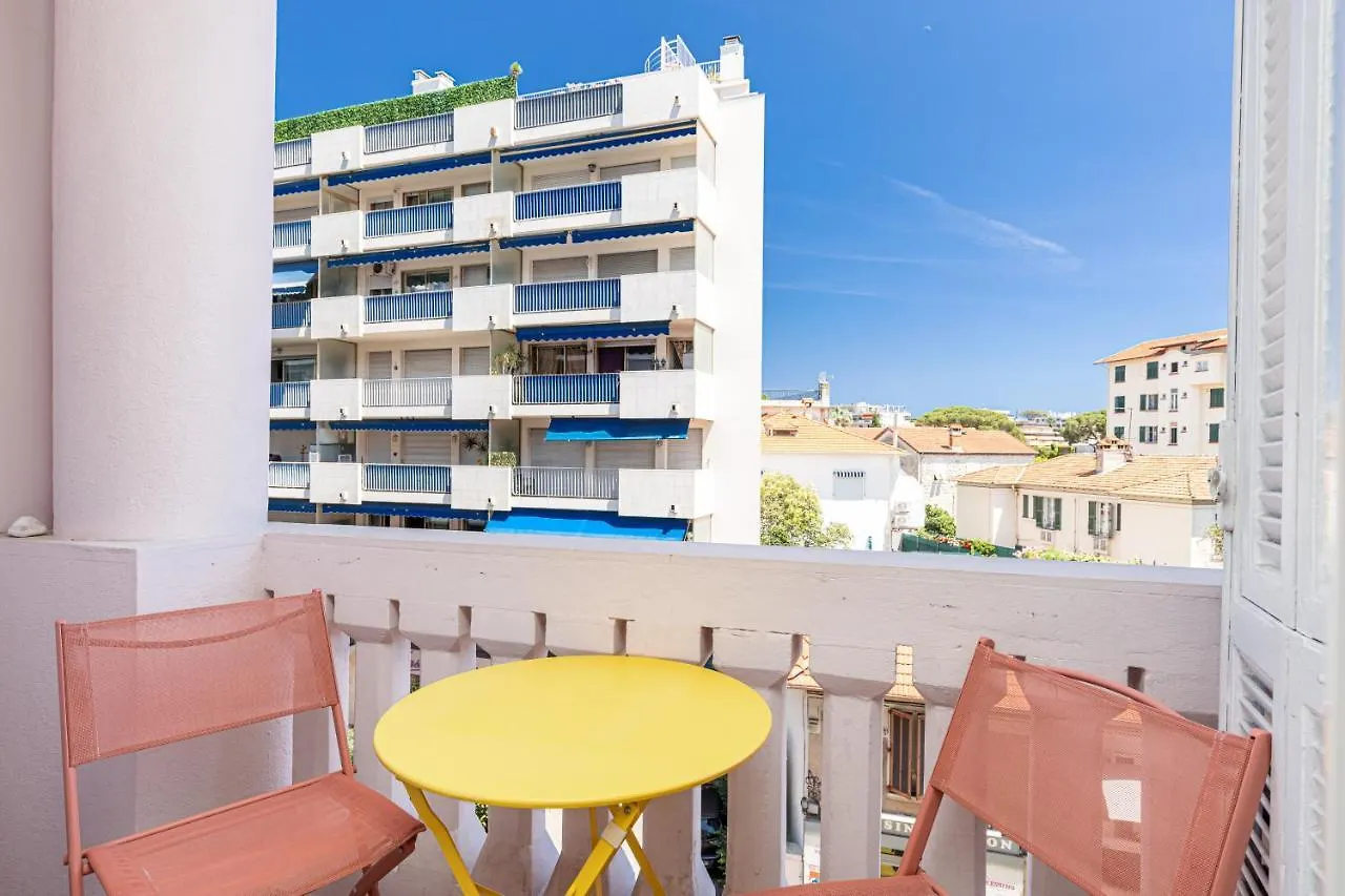 Ravissant 2 Pieces 4 Couchages A Quelques Pas Des Plages Et Commerces Antibes Francie
